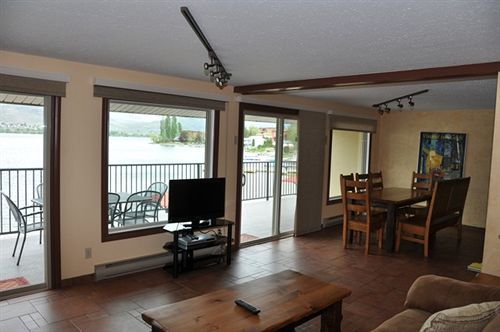 Safari Beach Resort Osoyoos Exterior foto